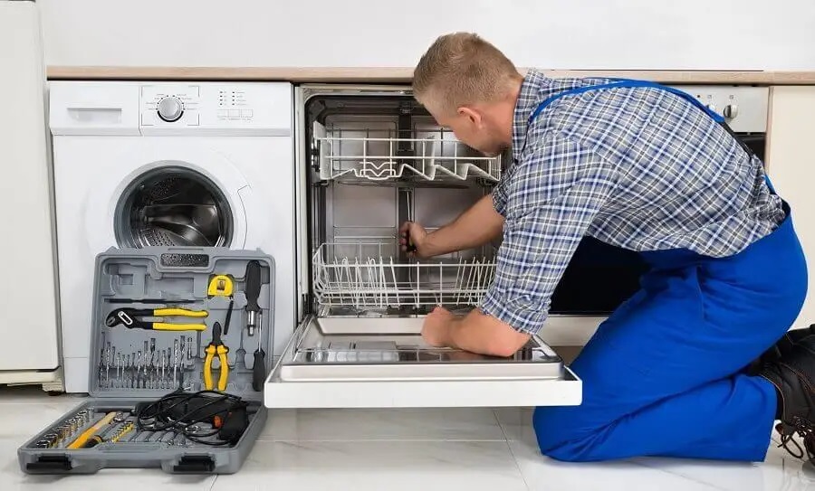 Kazan Smeg servisi teknisyen ekibi beyaz eşya tamiri yaparken